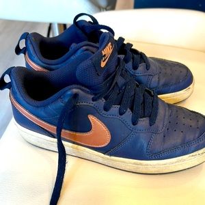 Nike dark blue leather sneakers